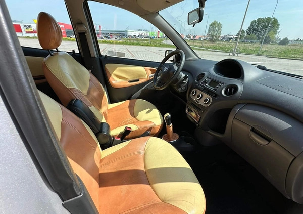 Toyota Yaris cena 7000 przebieg: 148000, rok produkcji 2003 z Rumia małe 277